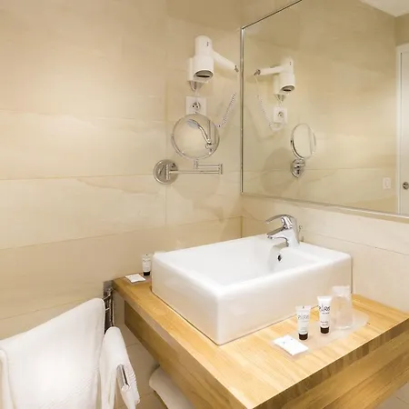 International 3* Paris