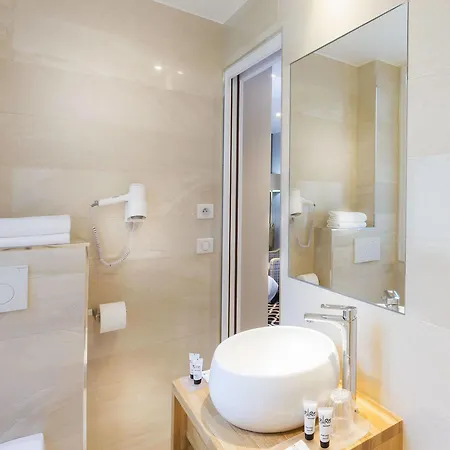 International 3* Paris