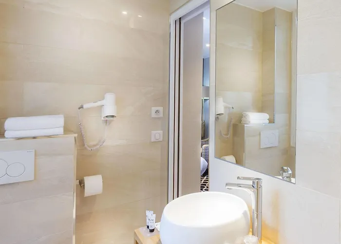 International 3* Paris