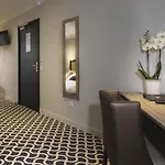 International 3* פריז